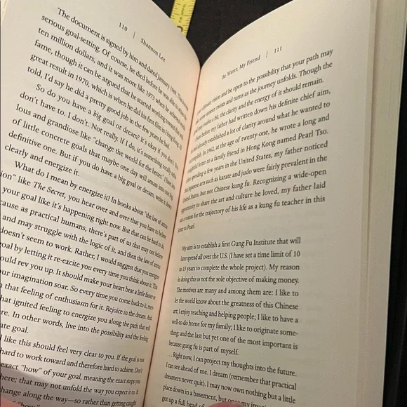 #0591+ Bruce Lee Black/Gold Hardcover Book by Shannon Lee ( Bruce Lee Daughter) - Picture 6 of 16